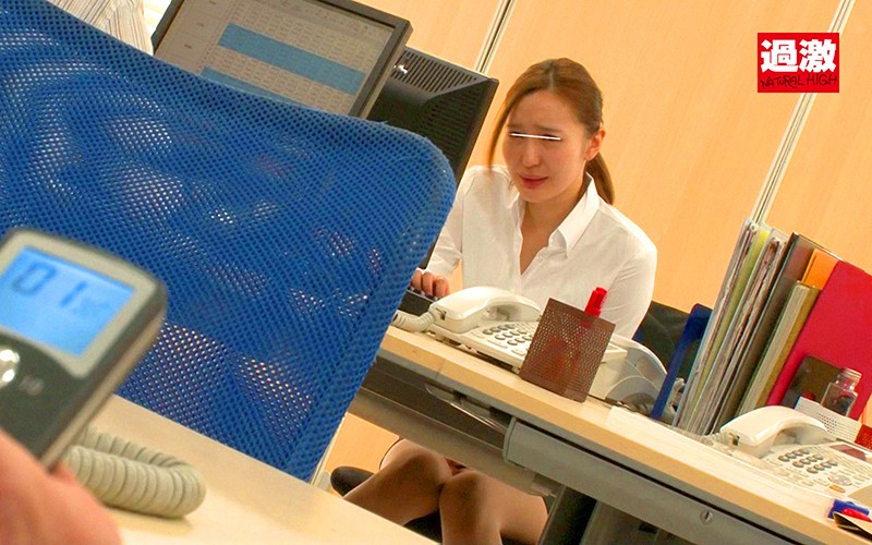 パンストの中にリモバイ入れられオシッコを我慢する