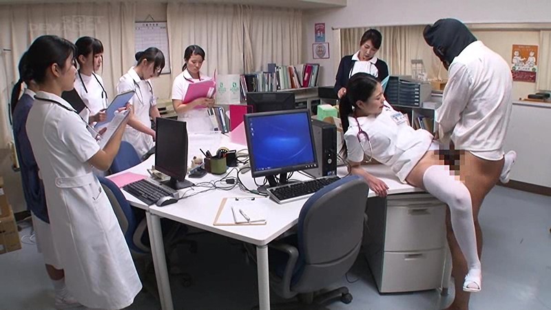 白ニーハイ穿いたナースのセックス