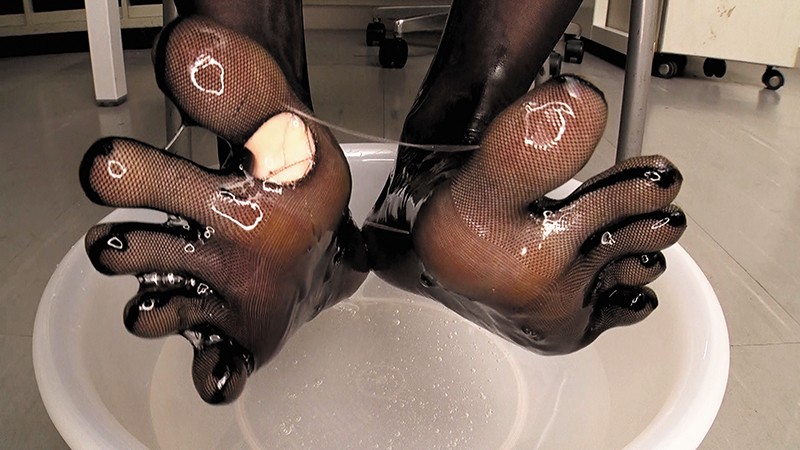 ローションまみれのパンストがエロい