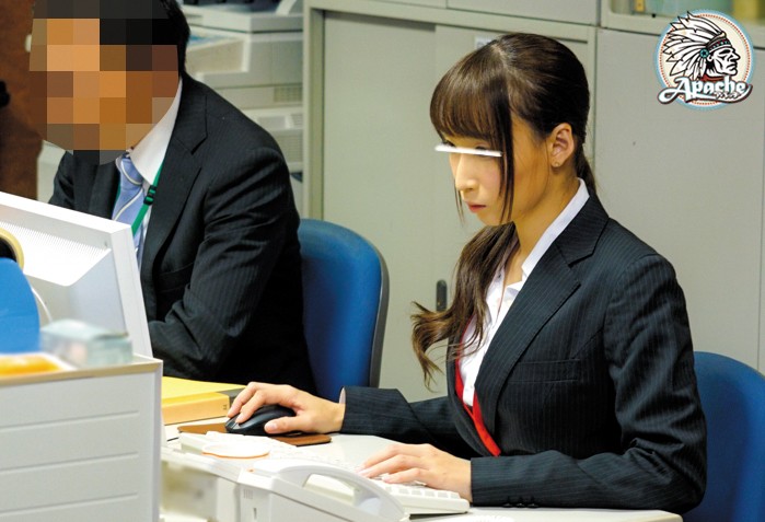 素股で吐息を漏らすOLの直穿きパンスト