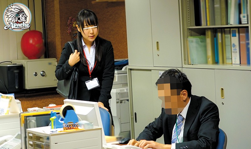 素股で吐息を漏らすOLの直穿きパンスト