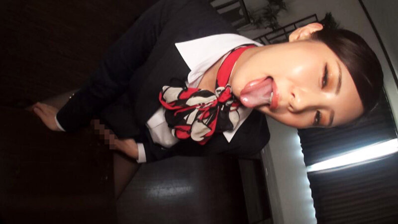 淫乱の美脚CAがパンスト姿でザーメンで角オナ