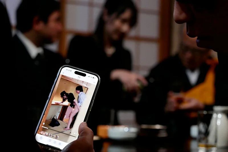 パンスト喪服のＯＬを輪姦